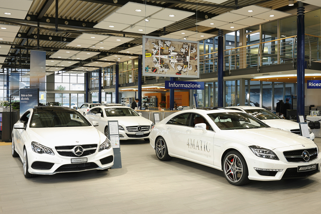 Mercedes-Benz showroom in Lugano featuring ERCO LED lighting for optimal car presentation.