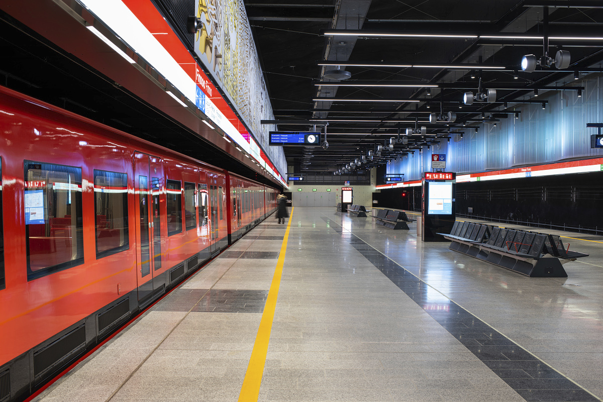ERCO Kona projectors illuminate art in a Helsinki metro station.