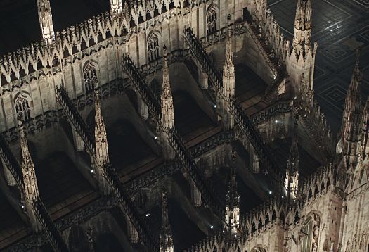 Milan Cathedral facade illuminated at night with ERCO LED projectors.
