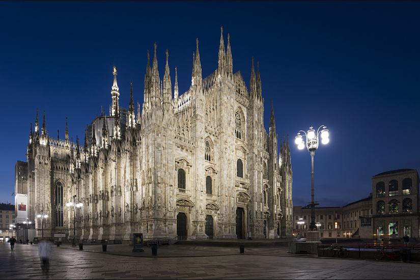 Milan Cathedral illuminated by ERCO LED projectors, enhancing architectural details at night.