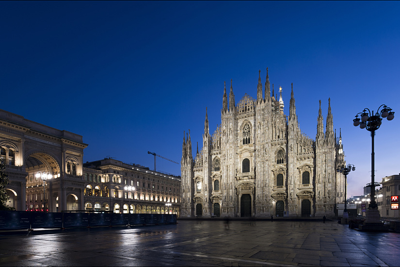 Milan Cathedral illuminated by energy-efficient ERCO LED lighting tools at dusk.