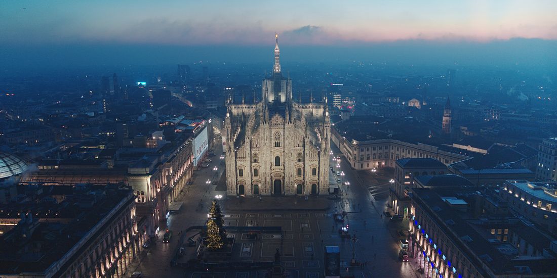 Milan Cathedral illuminated by ERCO LED projectors, enhancing its facade.