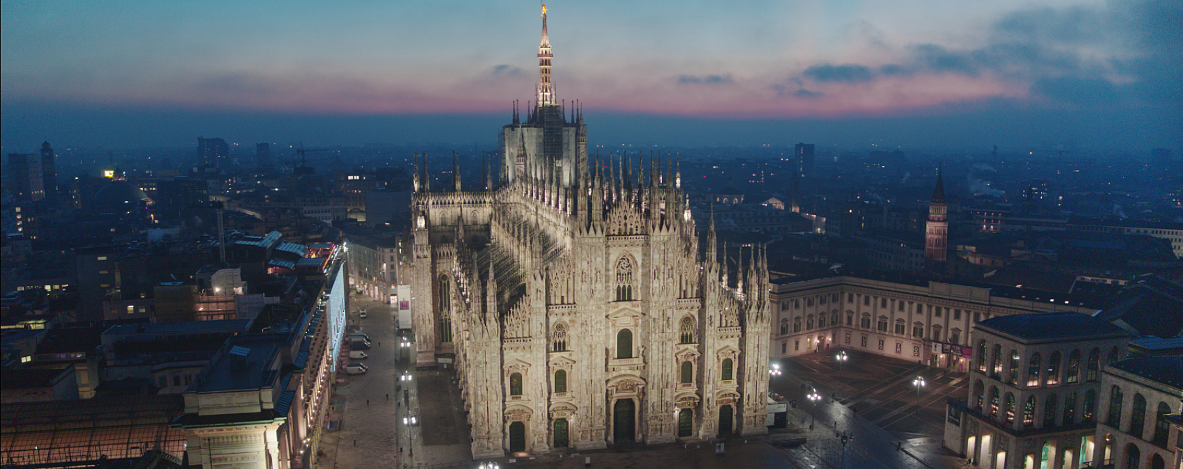 Milan Cathedral illuminated by ERCO LED projectors, enhancing its architectural details.