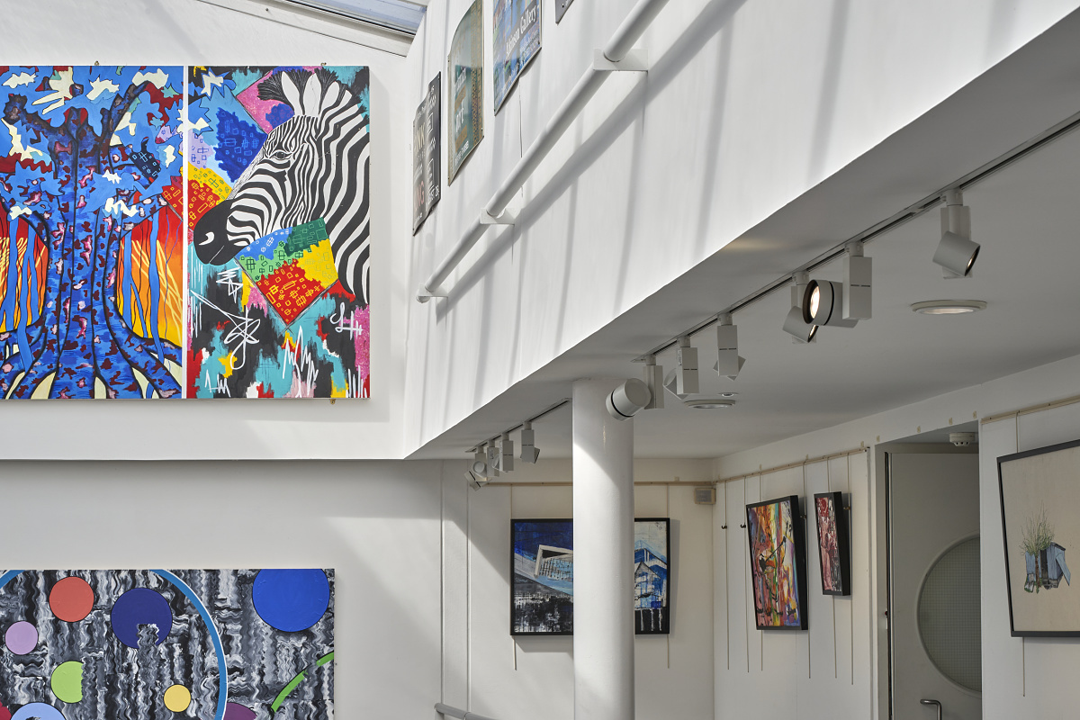 ERCO Parscan spotlights illuminate art in Millfield School's Atkinson Gallery.