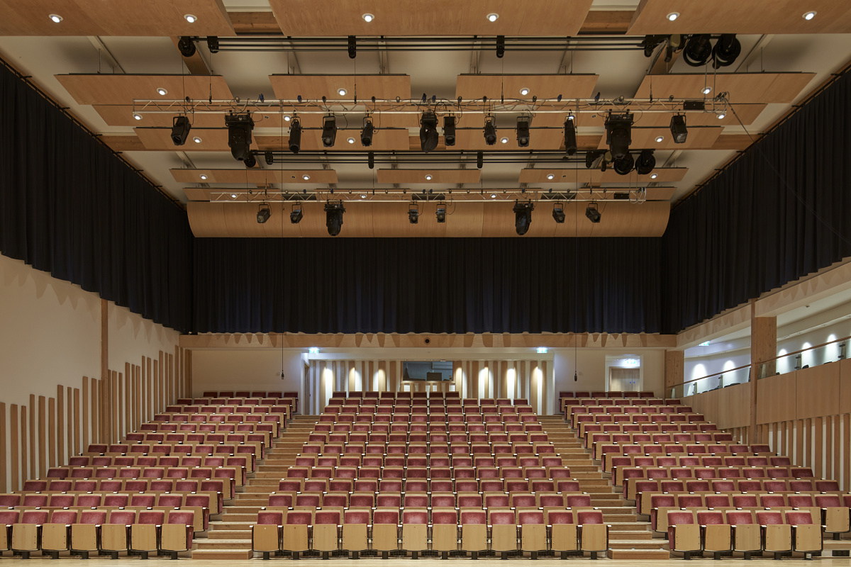 Millfield School concert hall featuring ERCO LED lighting for energy efficiency and visual comfort.
