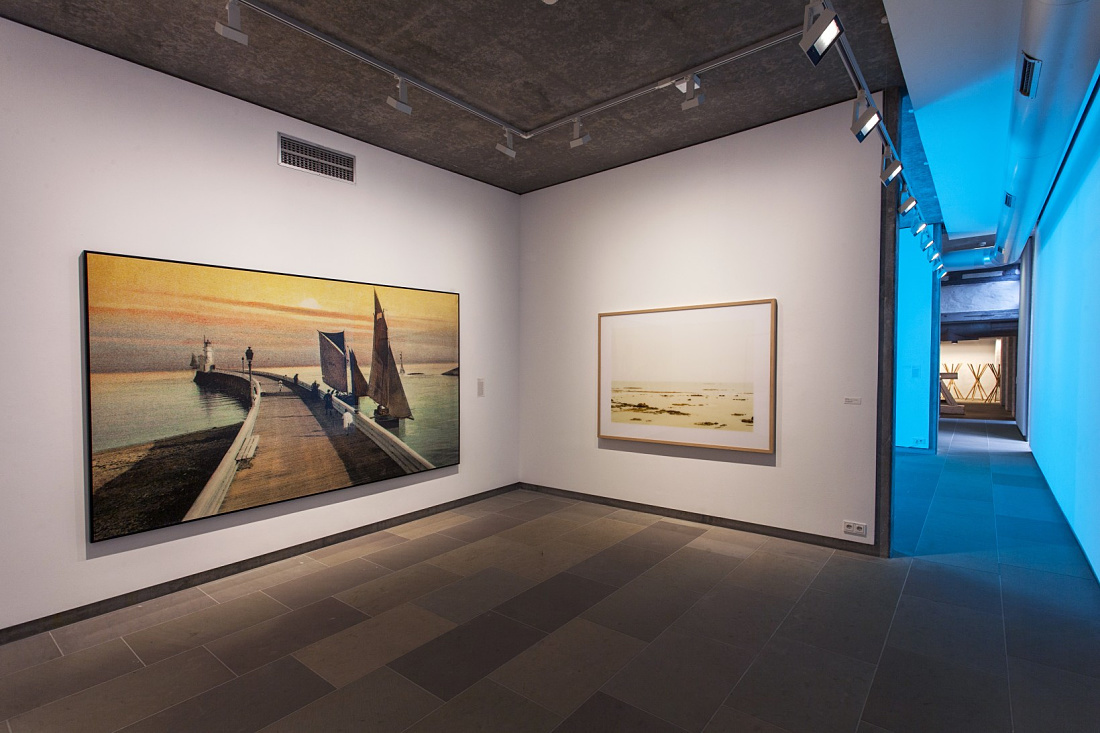 Municipal Gallery Bietigheim-Bissingen exhibition illuminated by ERCO Light Board spotlights.