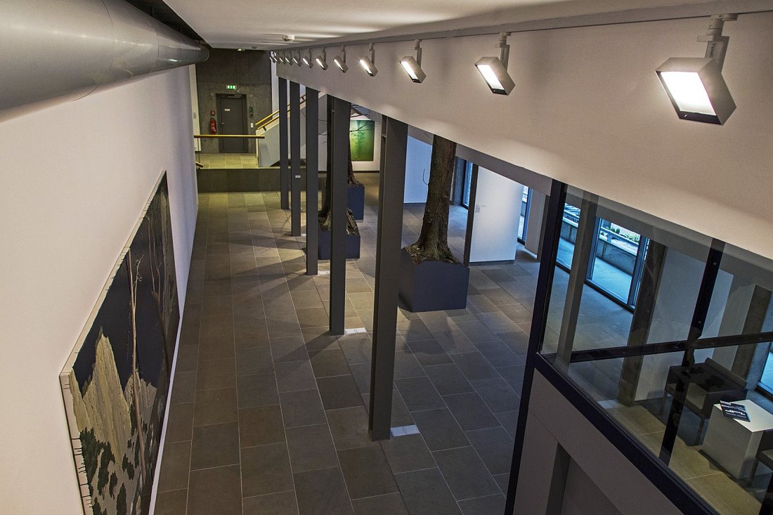 ERCO Light Board spotlights illuminate exhibits in the Municipal Gallery Bietigheim-Bissingen.