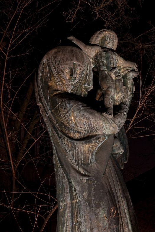 Bronze sculpture of a mother and child at Musée Bourdelle, lit with ERCO LED lighting.