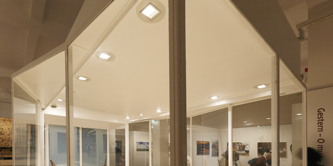 ERCO LED lighting in the Museum am Rothenbaum, Hamburg, enhancing illumination.
