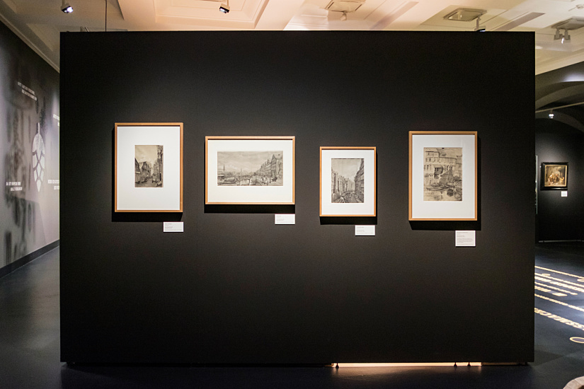 Accenti di luce ERCO su grafiche nel Museo di storia di Amburgo, che illuminano la cultura della birra.