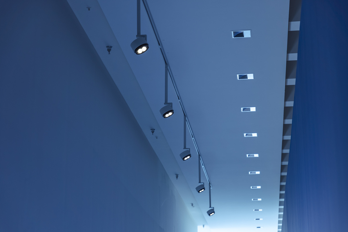 ERCO Parscan spotlights on track in the Museum of Art Pudong, Shanghai, providing accent lighting.