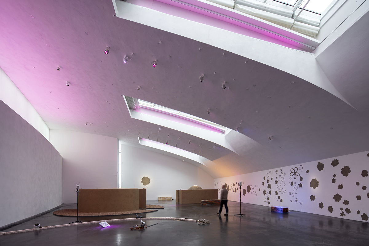 Les projecteurs LED ERCO illuminent le musée Kiasma dHelsinki, sublimant les expositions.