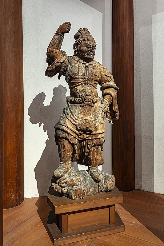 Wooden Dainichi Buddha statue at the Museum of Fine Arts, Boston, lit by ERCO LED spotlights.