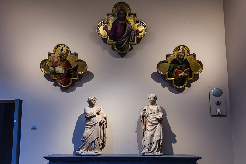 Artworks in the Museum of the Cathedral, Florence, illuminated by ERCO LED spotlights.