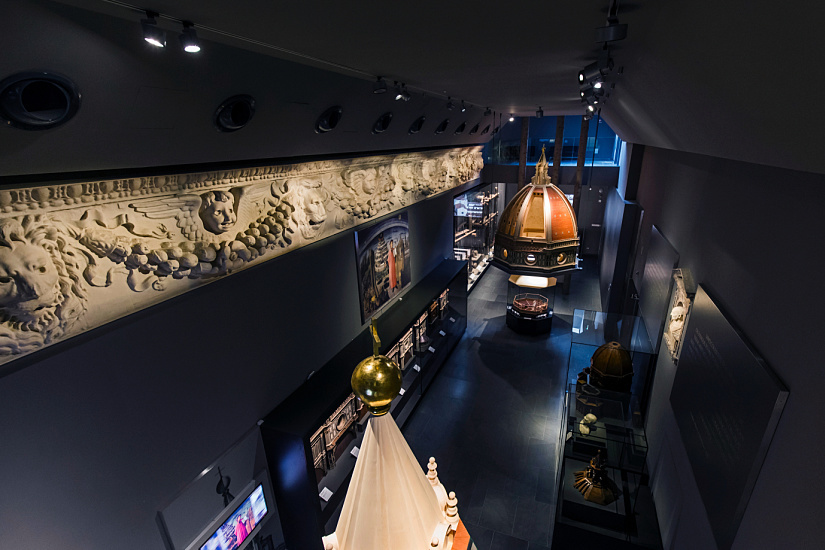 Interior of the Museo del Duomo, Florence, featuring sculptures illuminated by ERCO LED spotlights.