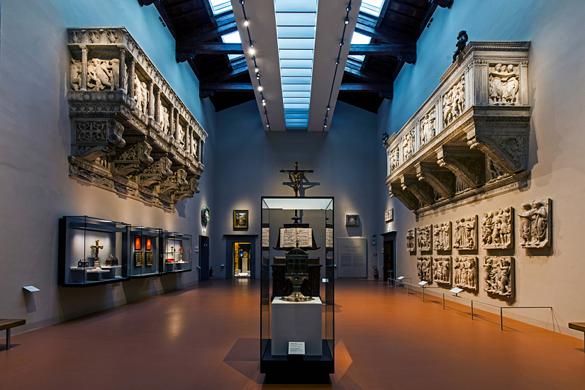 Interior of the Museo del Duomo, Florence, featuring sculptures illuminated by ERCO lighting.