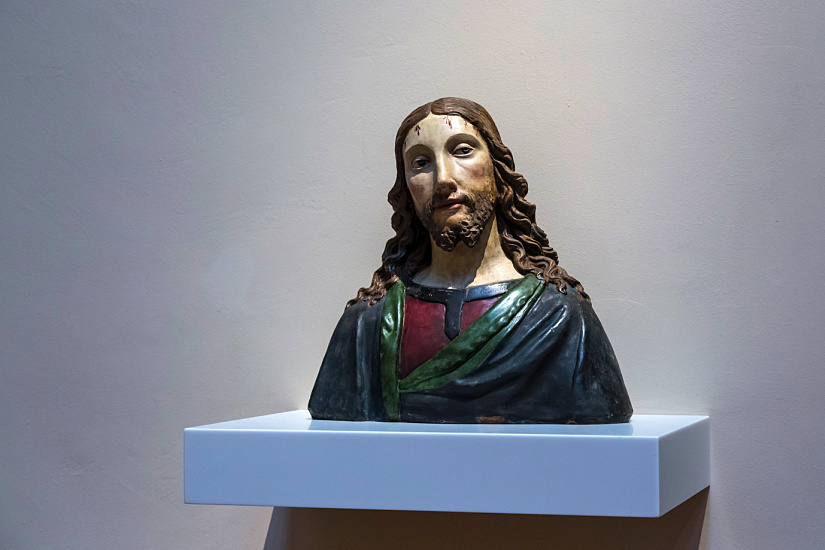 Bust of Christ in Florence's Cathedral Museum, illuminated by ERCO lighting.