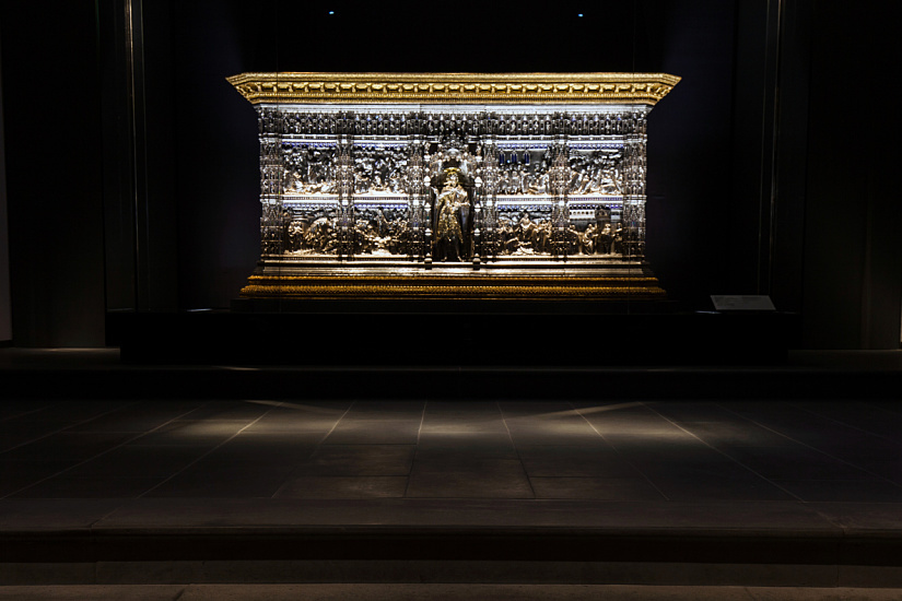 Sculpture detail in Florence's Cathedral Museum, illuminated by ERCO lighting.