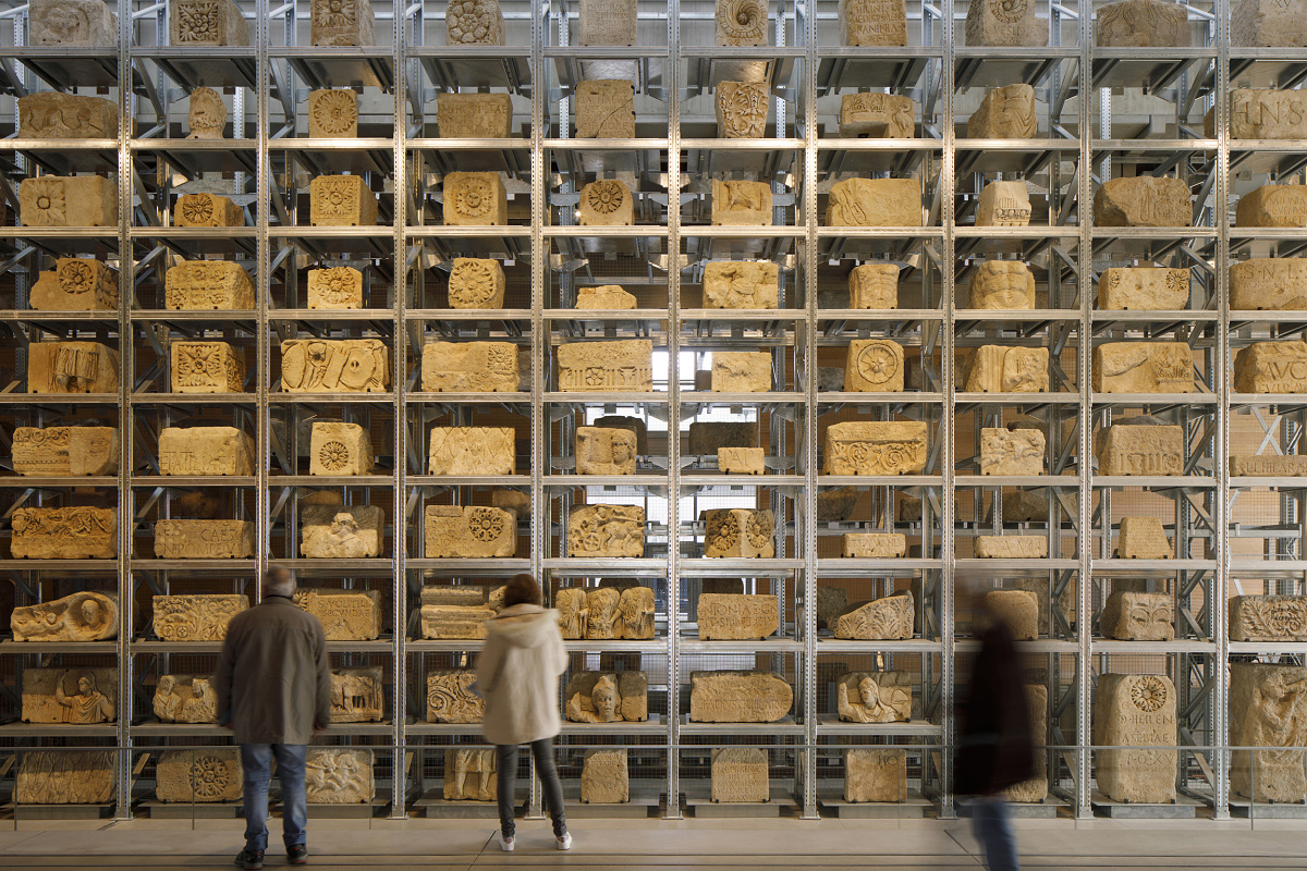 Lapidary Wall at Narbo Via Museum, illuminated by ERCO Optec spotlights.