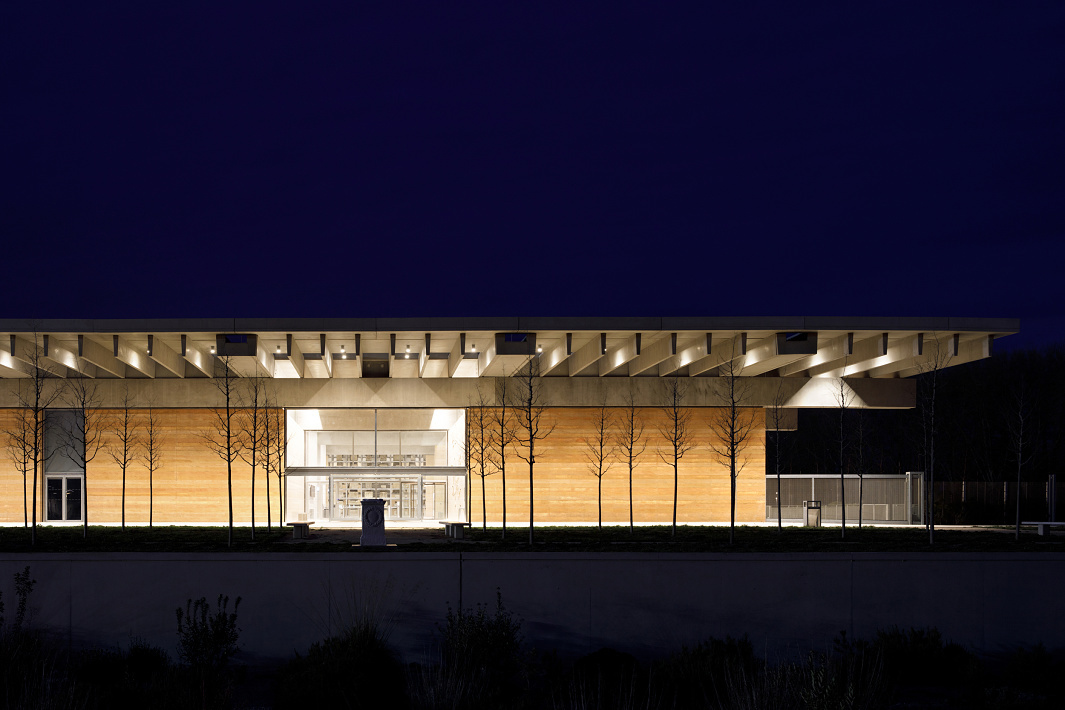 Narbo Via Museum in Narbonne illuminated at night with ERCO lighting.