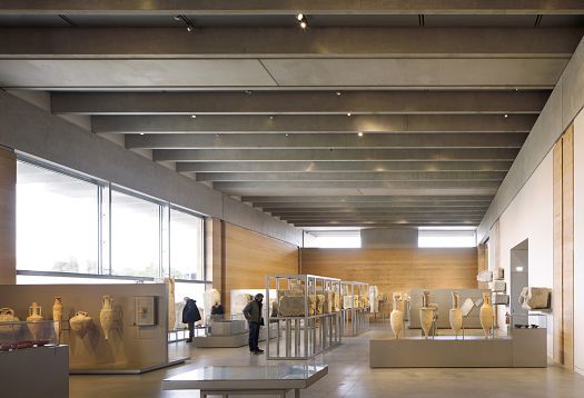 ERCO Optec spotlights illuminate artifacts in the Narbo Via Museum.