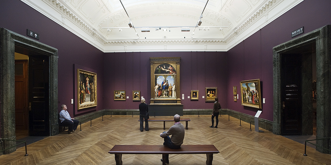 National Gallery interior with ERCO LED lighting, showcasing visitors viewing paintings.