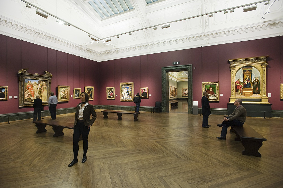 Interior of the National Gallery featuring ERCO LED lighting illuminating paintings.