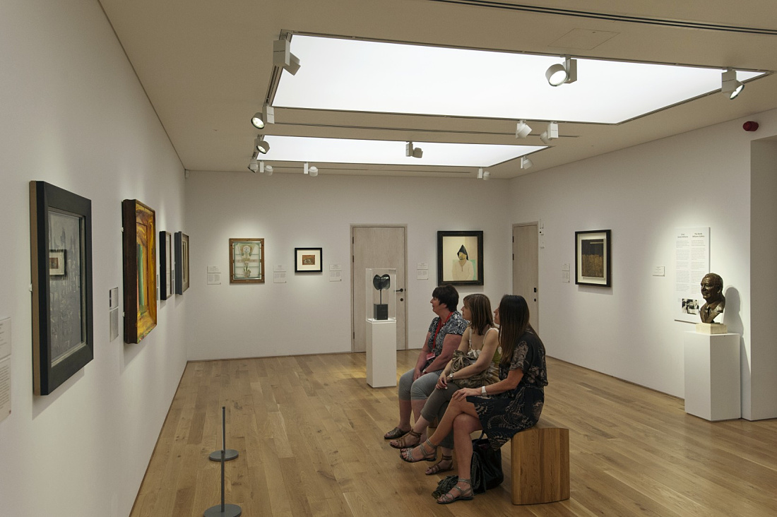 ERCO LED lighting at the National Museum of Wales: Visitors view art illuminated by LED spotlights and wallwashers.