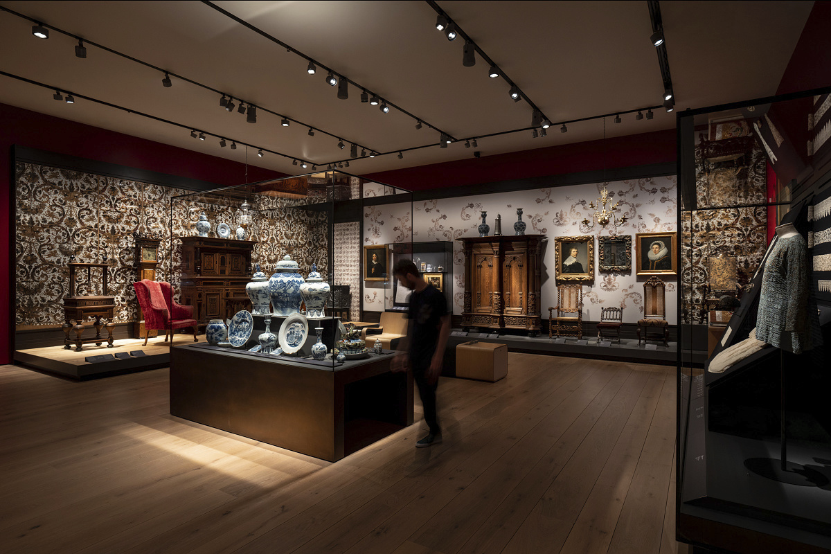 ERCO Parscan spotlights illuminate exhibits in the National Museum Oslo.