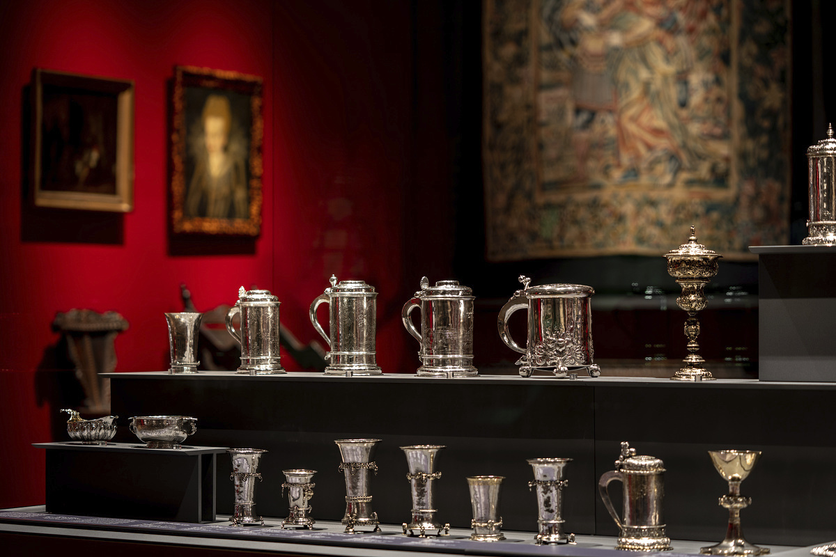 Silverware exhibit at the National Museum Oslo, illuminated by ERCO spotlights.