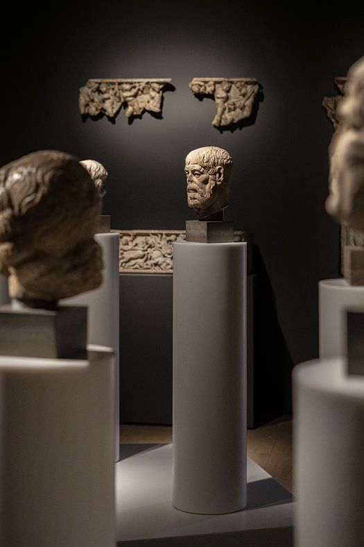 Sculpture exhibit in Oslos National Museum, illuminated by ERCO spotlights.