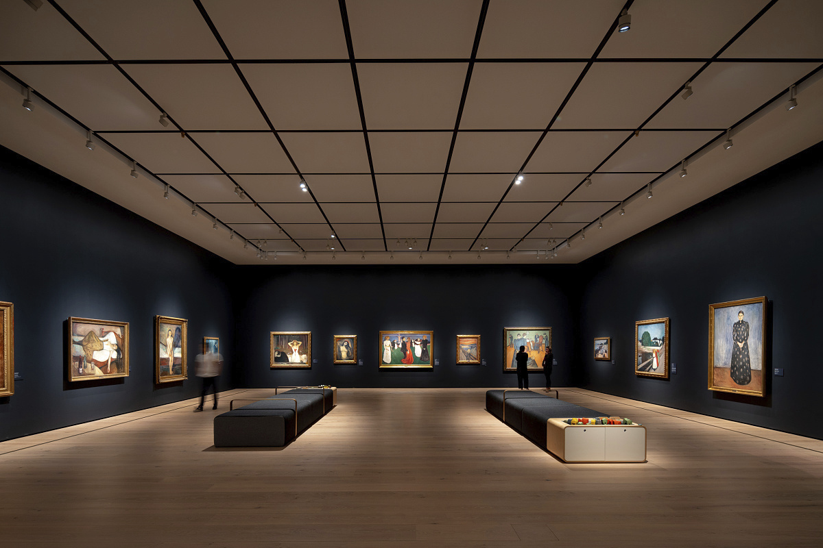 ERCO spotlights illuminate art in Oslo's National Museum, a flexible lighting solution for changing exhibitions.