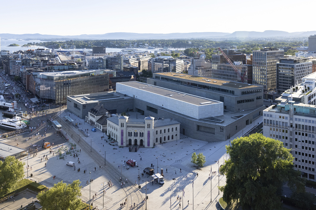 The National Museum Oslo featuring ERCO lighting and transport solution in a cityscape.