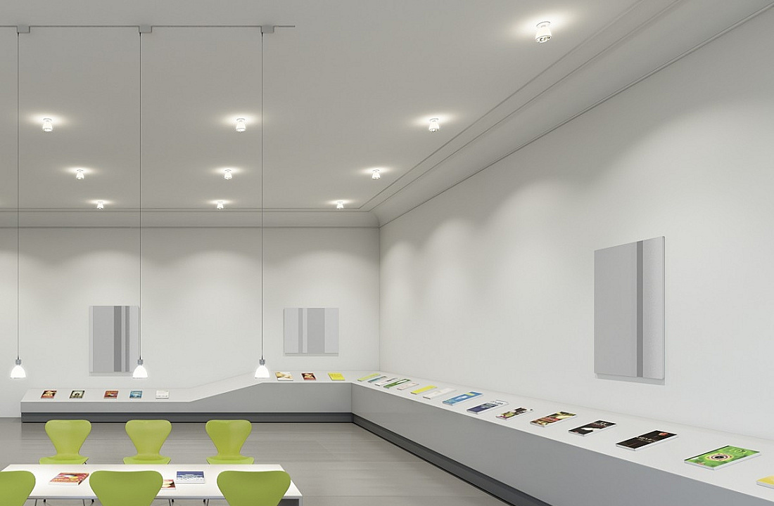 ERCO lighting solution with neutral light effect in an exhibition room.