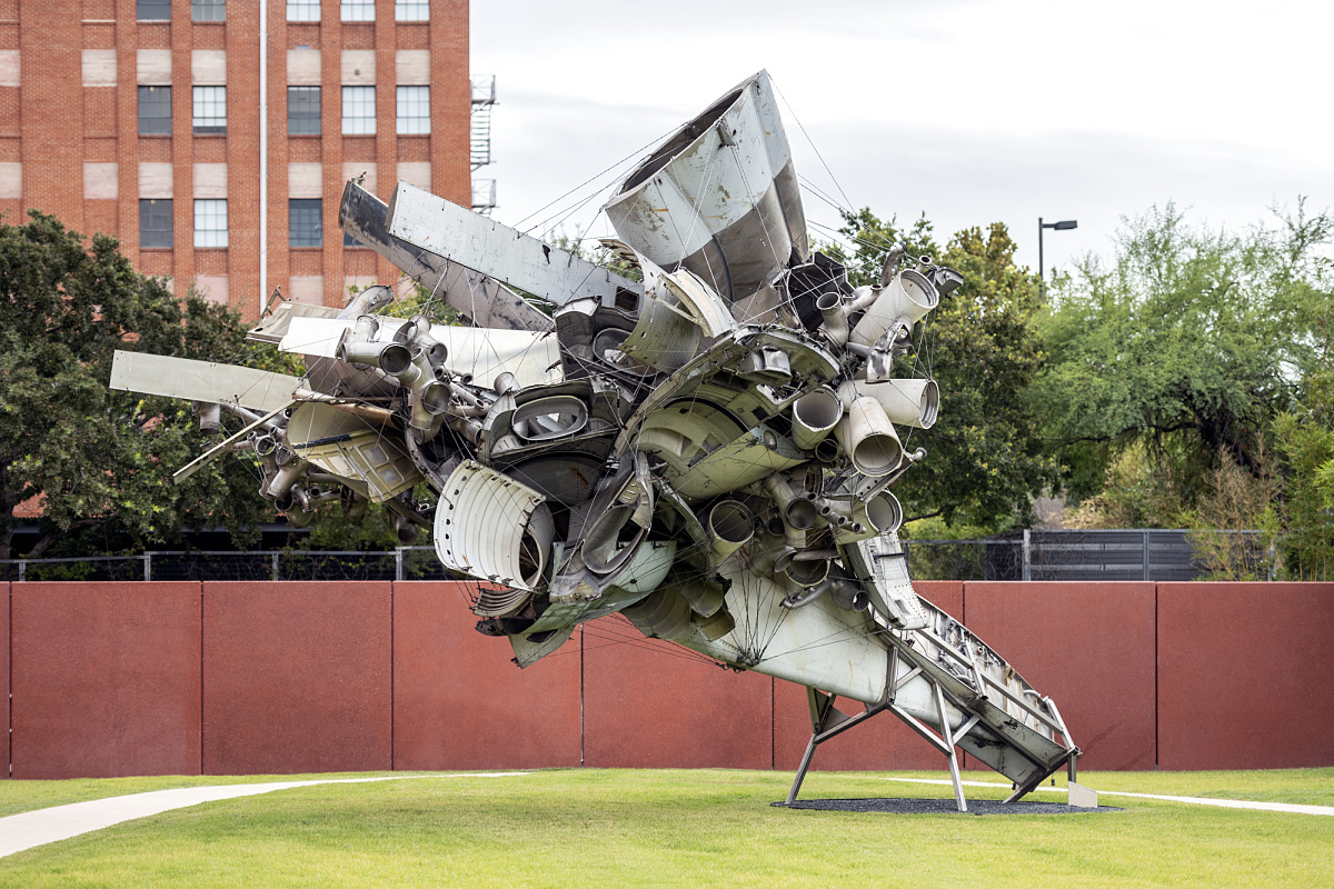 Nancy Rubins' sculpture 