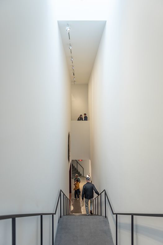 Ruby City gallery interior featuring ERCO Parscan spotlights highlighting the architecture and art.