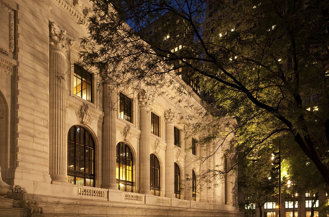 New York Public Library illuminated with ERCO spotlights for its 100th anniversary.