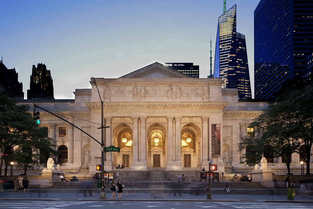 New York Public Library illuminated with ERCO spotlights, celebrating its 100th anniversary.