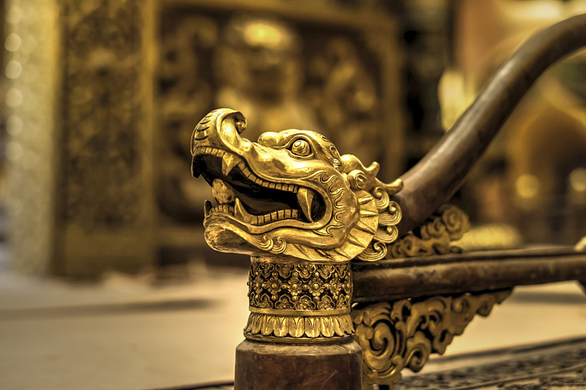 Golden dragon detail at Niushoushan Culture Park in Nanjing.