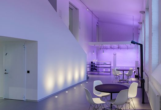 ERCO Showroom Stockholm: LED lighting highlights modern design and historic architecture.