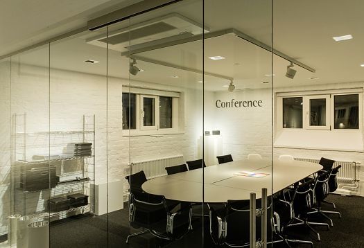 ERCO Stockholm showroom: Conference room with LED lighting and glass doors.