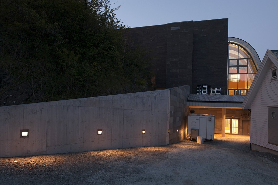 Oseana cultural center with ERCO LED outdoor lighting in Os, Norway.