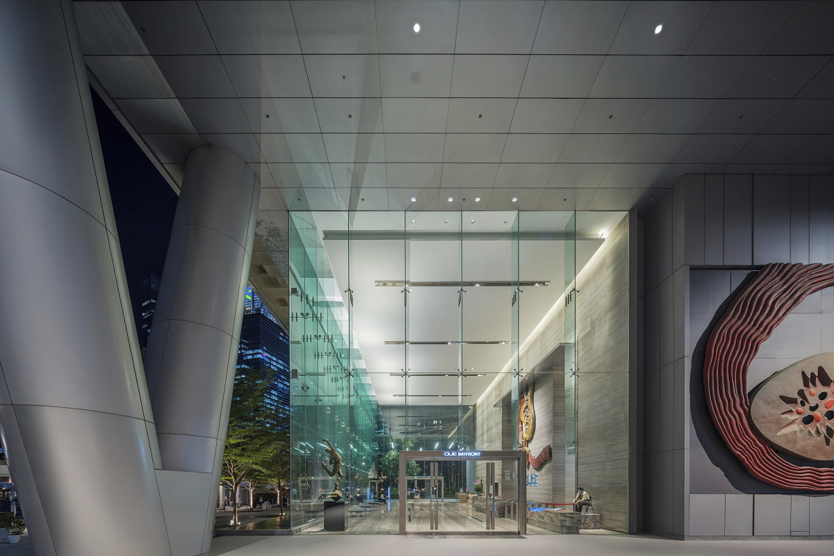 OUE Bayfront Office in Singapore featuring precise LED lighting for the foyer and outdoor areas.