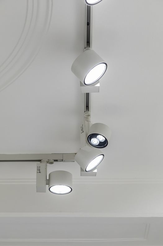 ERCO Optec spotlights on a track, accent lighting in the Overkill store, Cologne.