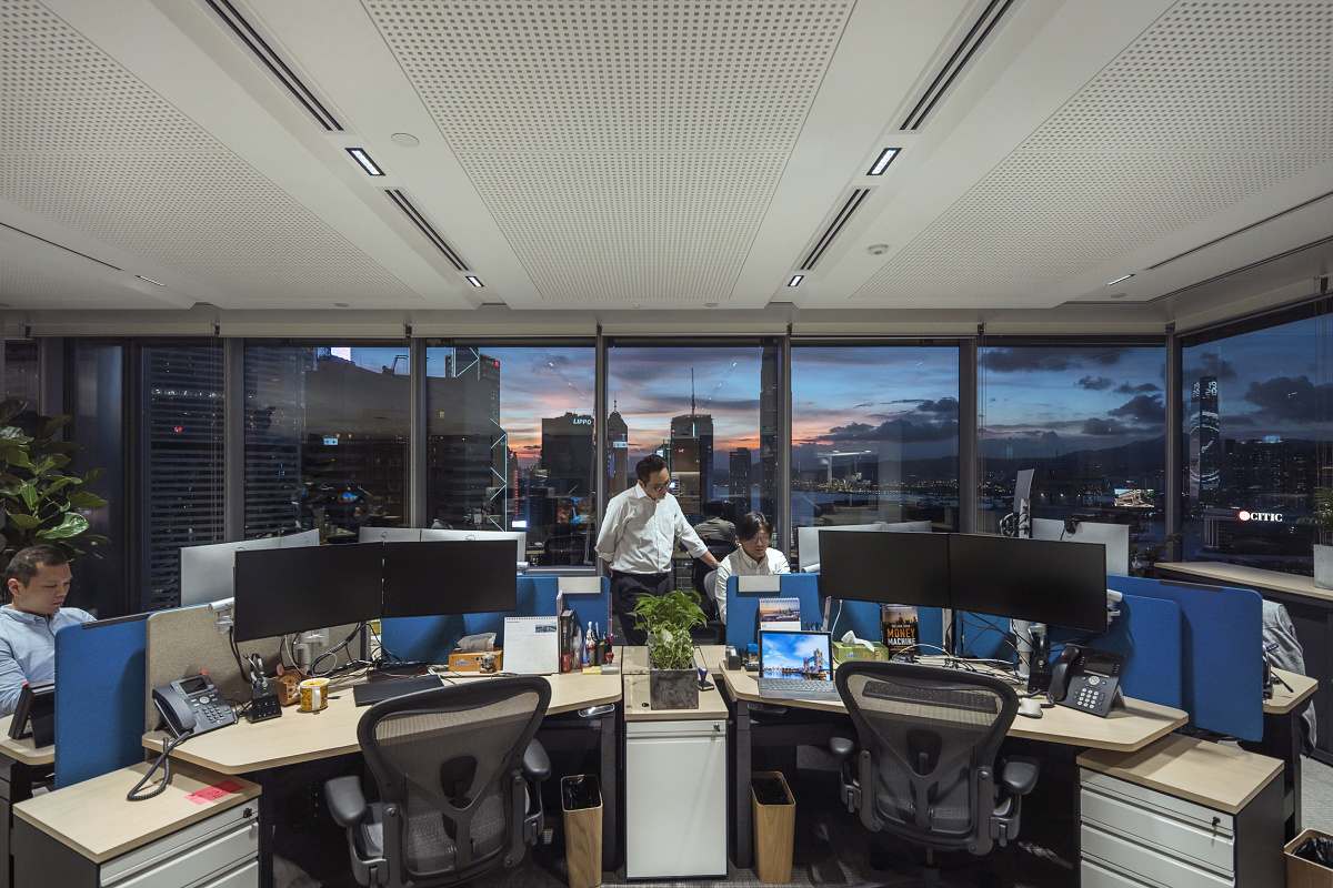 ERCO Compar pendant luminaires providing visual comfort in PAG office, Hong Kong.