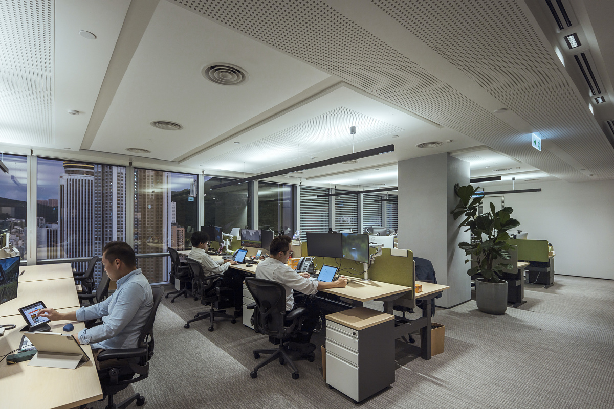 ERCO Compar pendant lights providing visual comfort in PAG office, Hong Kong.