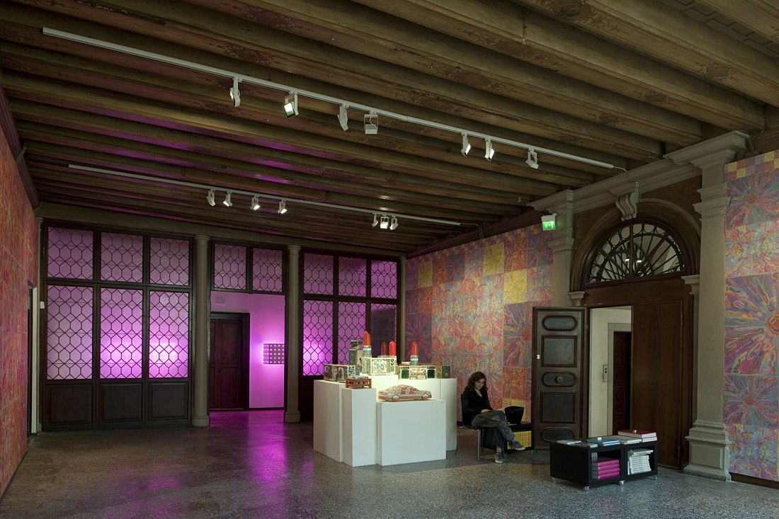 ERCO LED spotlights illuminate art in Palazzo Bembo, Venice.