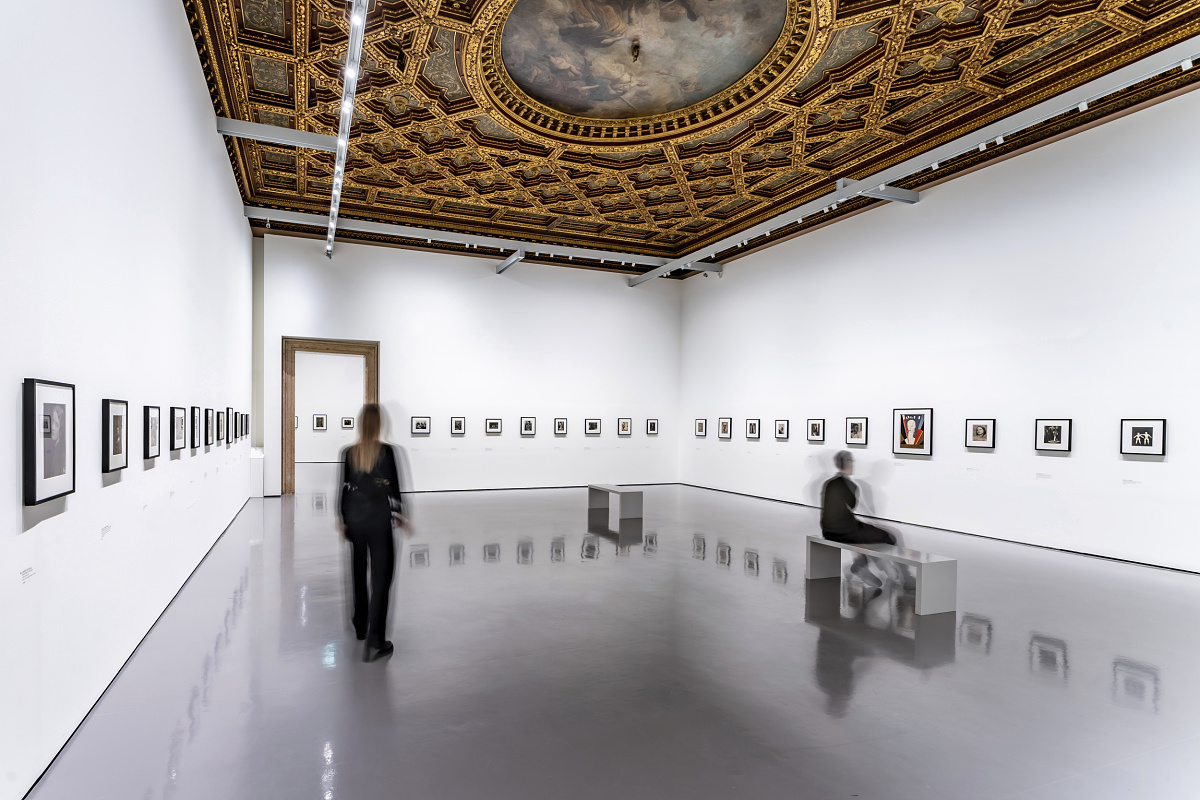 ERCO LED spotlights illuminate an art exhibition in Palazzo Grassi, Venice, for energy efficiency and flexibility.