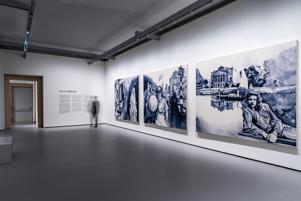 ERCO LED spotlights illuminate artworks in Palazzo Grassi, Venice, enhancing energy efficiency and flexibility.