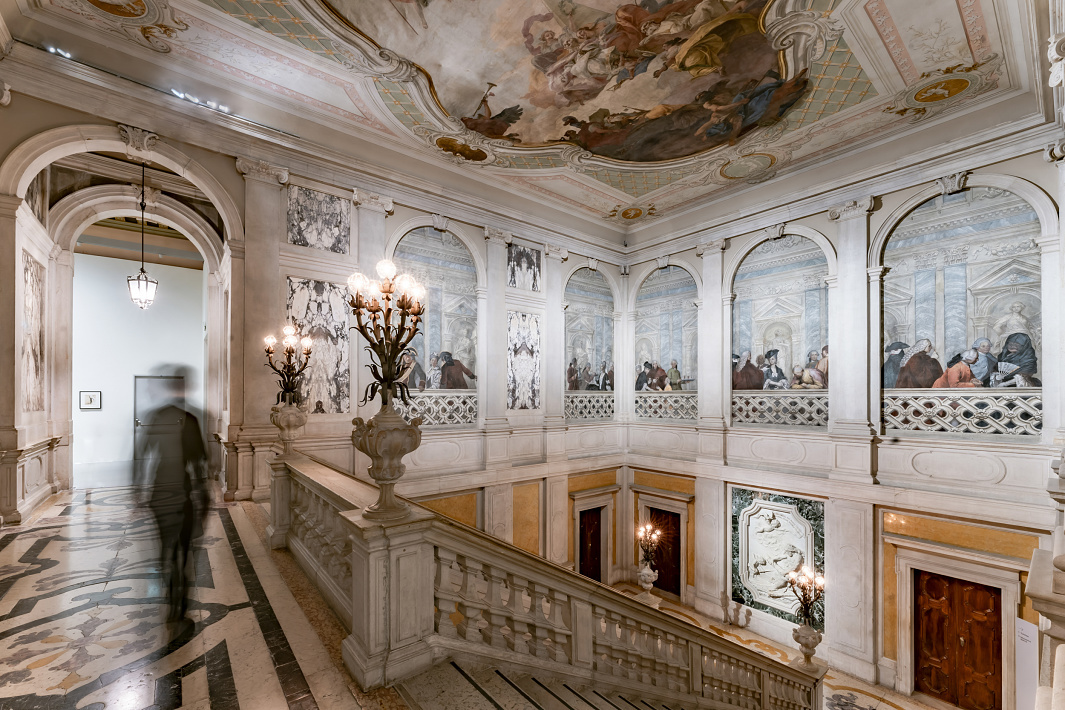 ERCO LED lighting in Palazzo Grassi, Venice, enhancing energy efficiency and flexibility.
